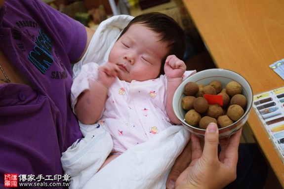 剃胎毛、滿月剃頭、嬰兒剃頭、嬰兒理髮、嬰兒剃髮、嬰兒剃胎毛、嬰兒滿月剃頭、寶寶剃頭、剃胎毛儀式、剃胎毛吉祥話、滿月剃頭儀式、滿月剃頭吉祥話、寶寶剃胎毛、寶寶滿月剃頭理髮、新北永和區剃胎毛、新北永和區滿月剃頭、新北永和區嬰兒剃頭剃胎毛、新北永和區嬰兒理髮、新北永和區嬰兒剃髮、張寶寶(新北永和區嬰兒寶寶滿月剃頭理髮、免費嬰兒剃胎毛儀式吉祥話)。中國風會場，爸媽寶貝免費穿「日中韓」古裝禮服。專業拍照、DVD光碟、證書。★購買「臍帶章、肚臍章、胎毛筆刷印章」贈送：剃頭、收涎、抓周，三選一。2016.09.07  照片8